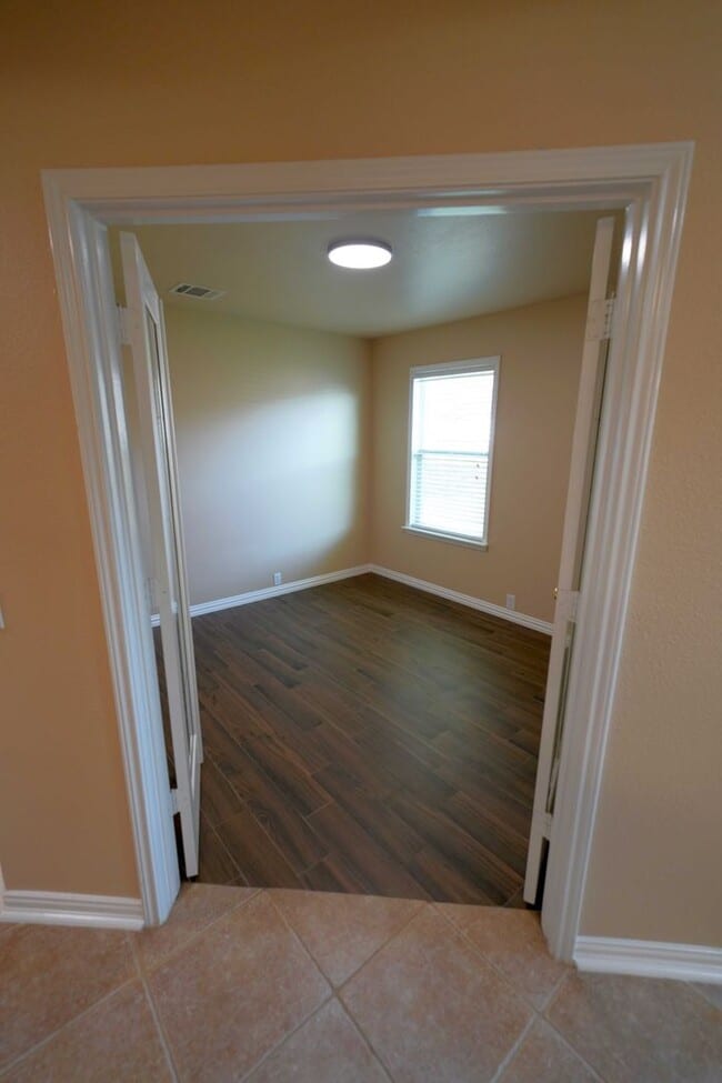 Building Photo - Immaculately upgraded and maintained home now available in Cibolo! Realtor Commission: $550