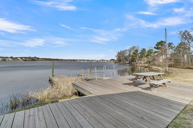 Building Photo - Modern Townhome in Prime Moncks Corner Loc...