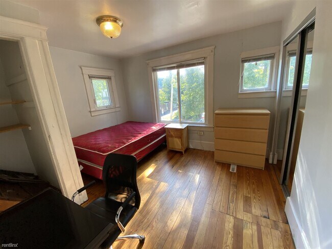 Building Photo - 7 br, 3 bath House - 524 Walnut St 524 Walnut