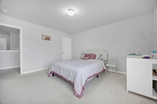 Building Photo - 300 Barony Pl Dr