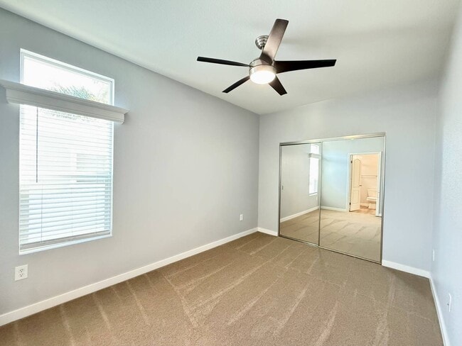 Building Photo - 80 Huntington St