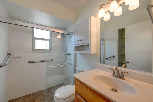 Building Photo - Amazing 4 Bedroom with Views SE Rio Rancho!