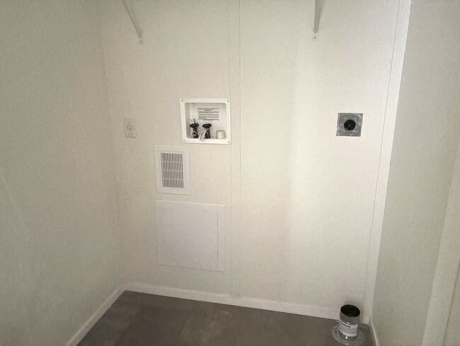 Building Photo - 903 Salters St