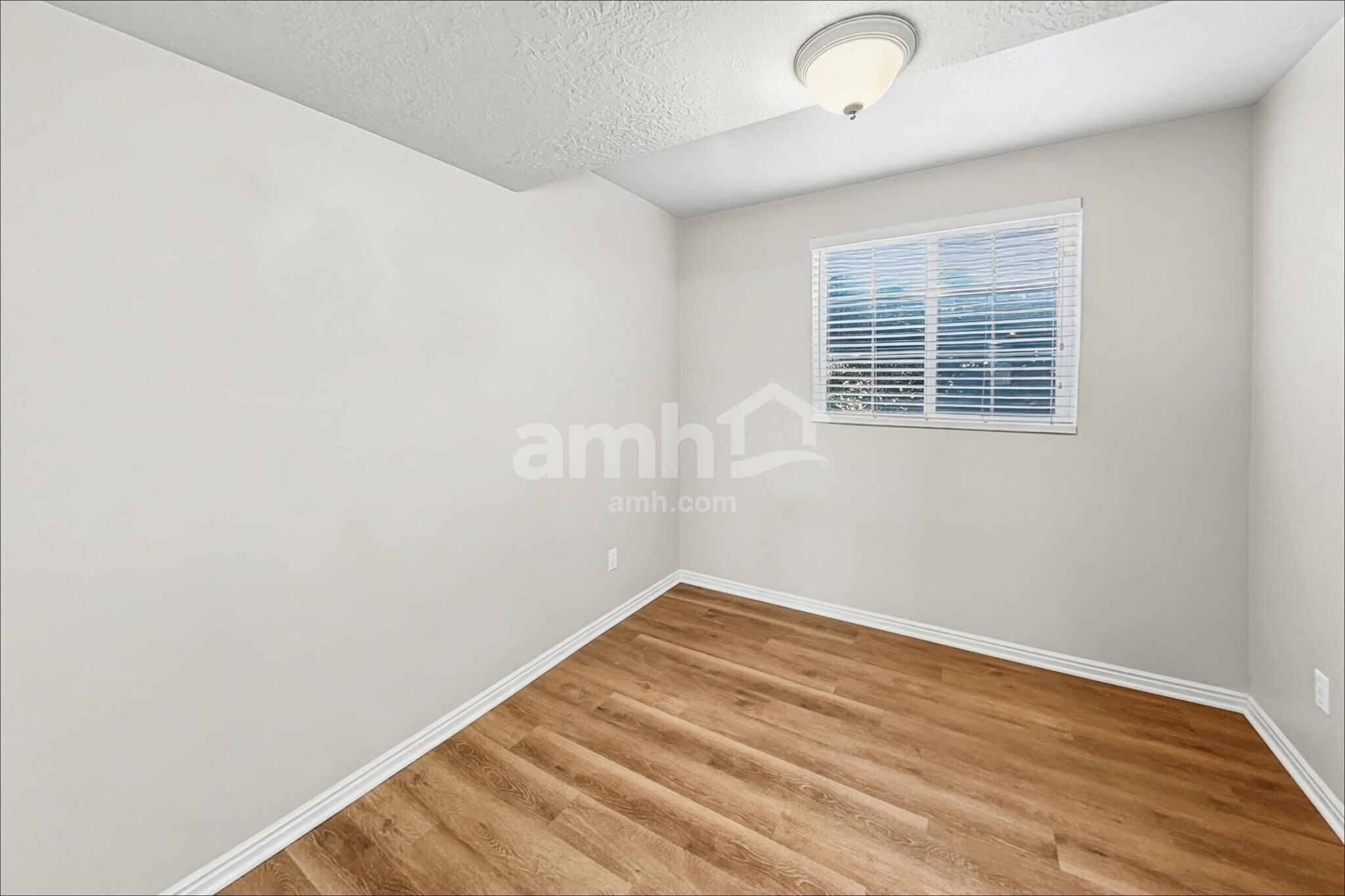 Building Photo - 911 N 2350 W