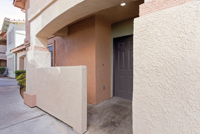 Building Photo - 350 S Durango Dr