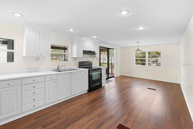 Building Photo - 831 Wolf Trail