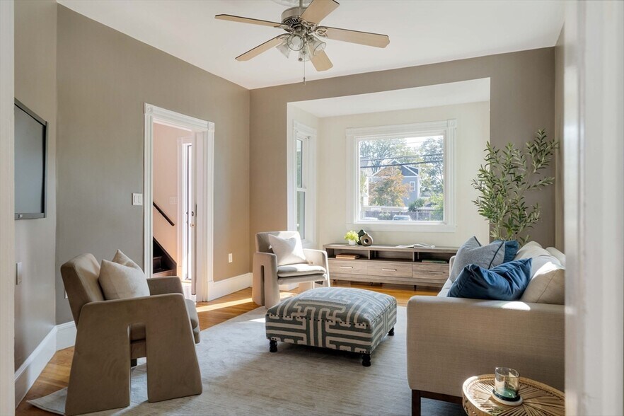 Building Photo - 112 College Ave