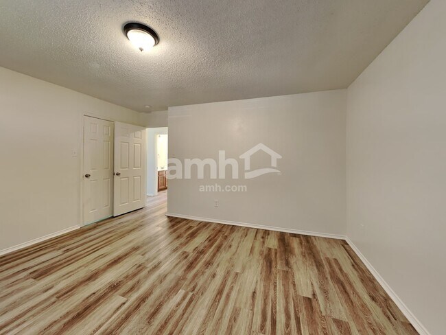 Building Photo - 10308 Oak Branch Ln