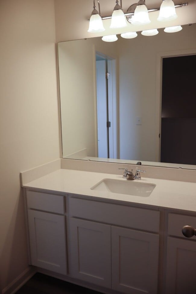 Building Photo - 3413 Baybrooke Dr