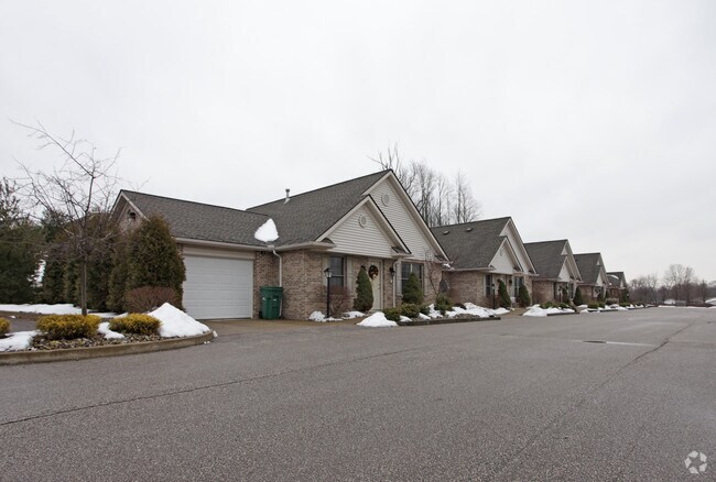 Building Photo - Long Drive Townhomes