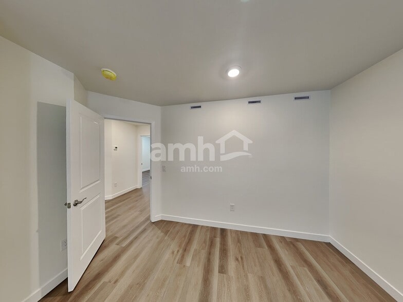 Building Photo - 6542 E Paseo Baranda