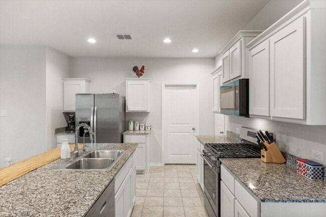 Building Photo - 105 Greengate Dr