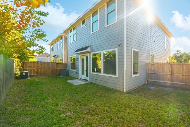 Building Photo - 15038 Wunderlust