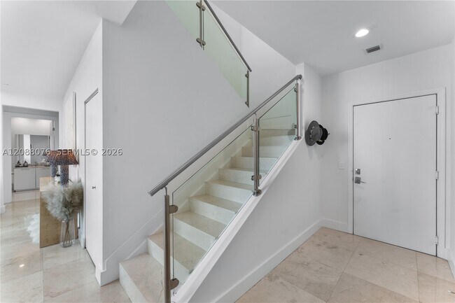 Building Photo - 950 Brickell Bay Dr