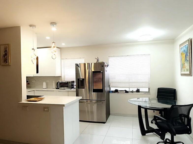 Building Photo - 522 Normandy Ln