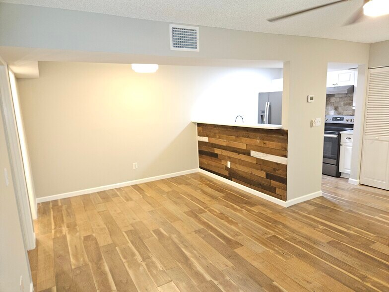 Building Photo - 455 Alt 19 S