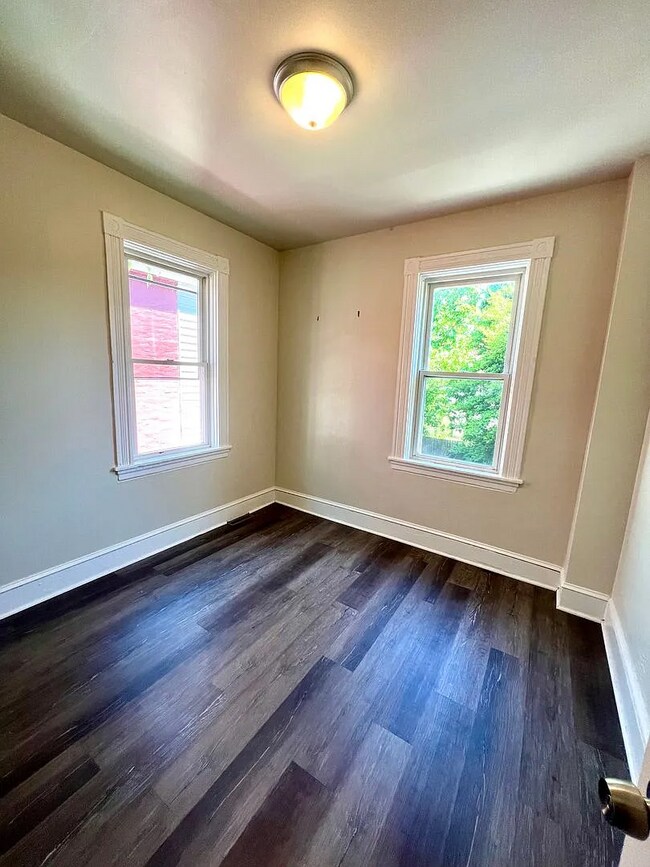 Building Photo - beautifully updated 3-bedroom, 1-bathroom townhouse
