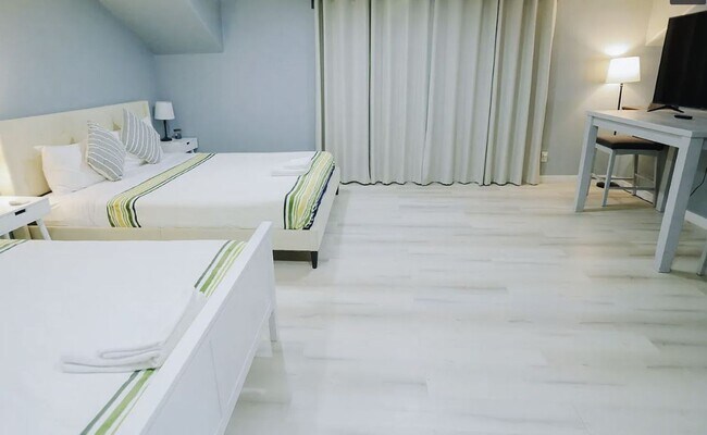 Building Photo - Furnished Home in HB