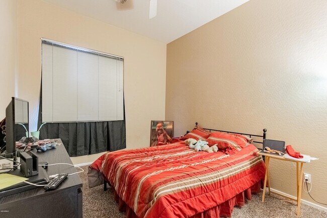 Building Photo - 35414 N 32nd Dr