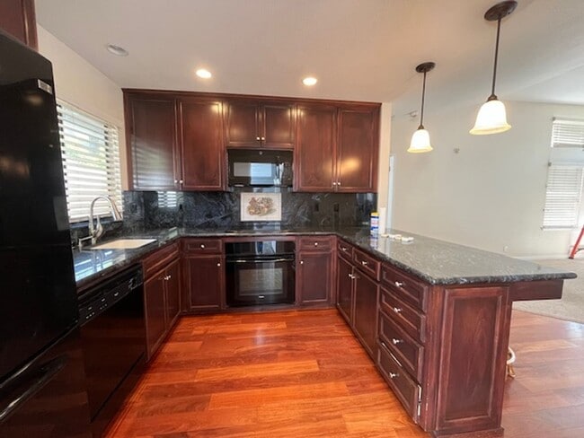 Building Photo - 856 Alyssum Ct
