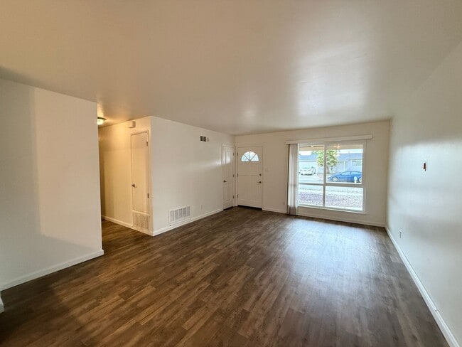 Building Photo - Orcutt Single Story Updated Home is Pet Fr...