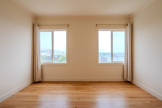 Building Photo - Spacious 2 Bedroom Home Near Stonestown
