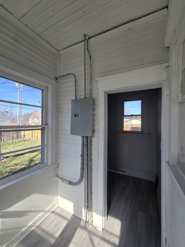 Building Photo - 305 N Pennsylvania Ave