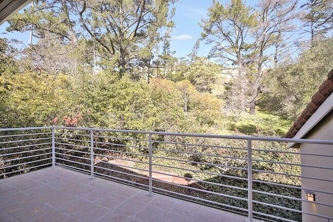 Building Photo - Luxurious 4 bed / 3.5 bath / 3,276 sqft Ho...