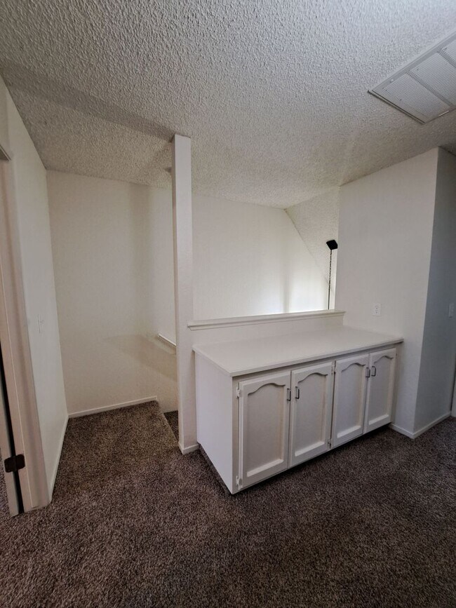 Building Photo - Stunning 2 Story Home with 3BR and a Backyard-Available Now!