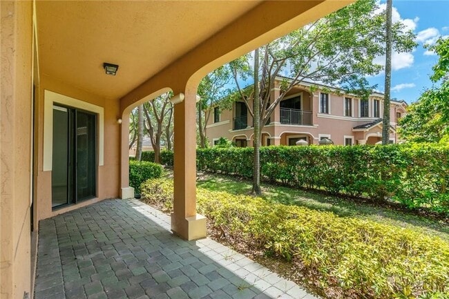 Building Photo - 2692 Center Ct Dr
