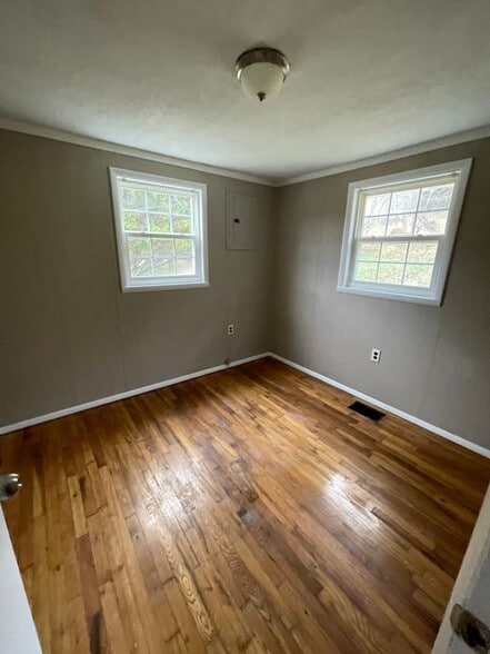 Building Photo - 4835 Straight Gut Rd