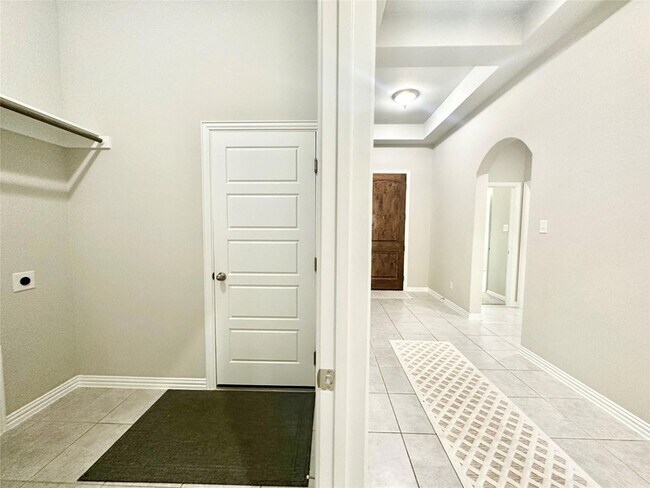 Building Photo - 1017 Hillrose Dr