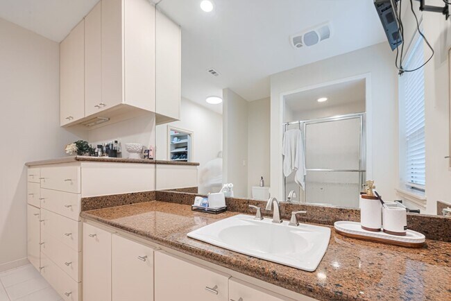 Building Photo - 3 River Hollow Ln