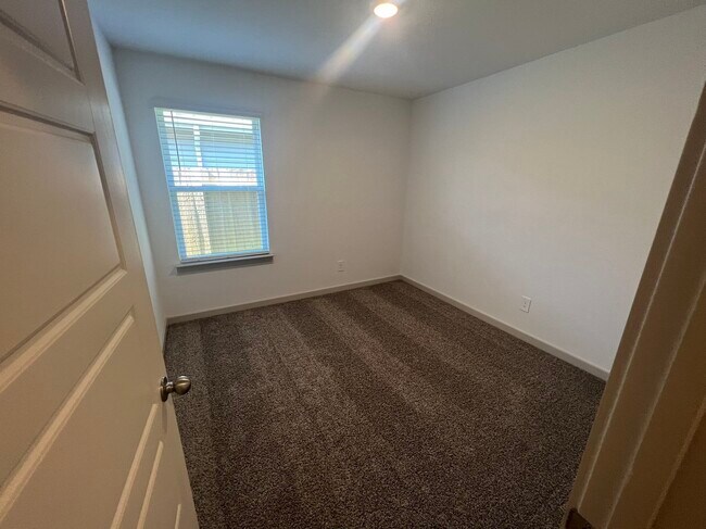 Building Photo - 12916 Wempe Wy