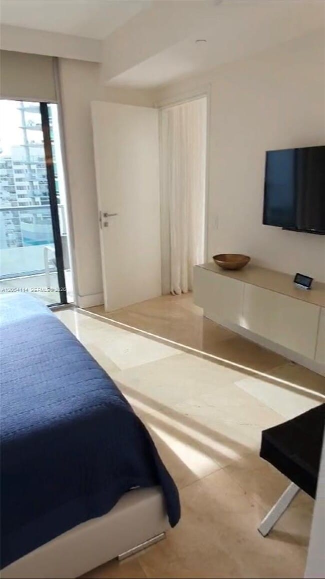 Building Photo - 1300 Brickell Bay Dr