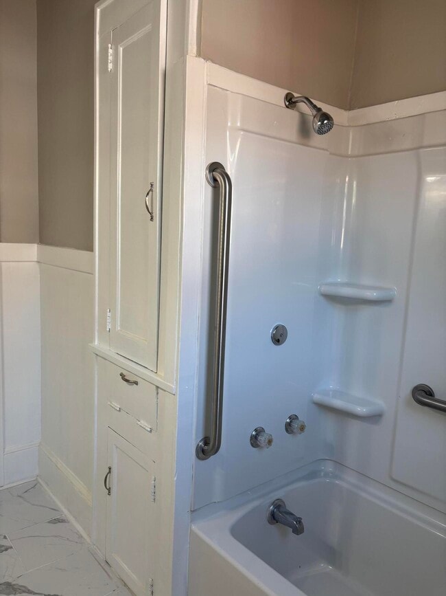 Building Photo - 41 W Charlotte Ave