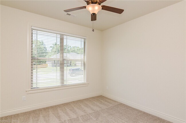 Building Photo - 1620 Sweetbriar Way