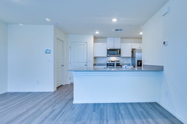 Building Photo - Brand New Townhouse!!! All Appliances incl...