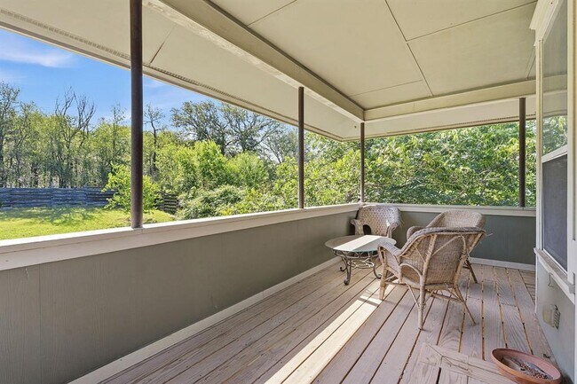 Building Photo - 1305 Cometa St