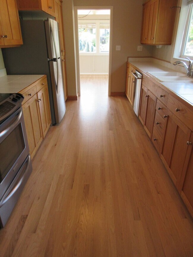 Building Photo - Mid-Century Four Bedroom in Candalaria
