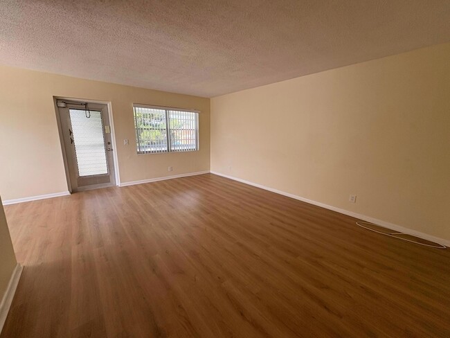 Building Photo - 241 Sheffield J