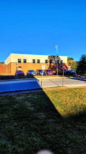 Building Photo - 6748 Crest Ave