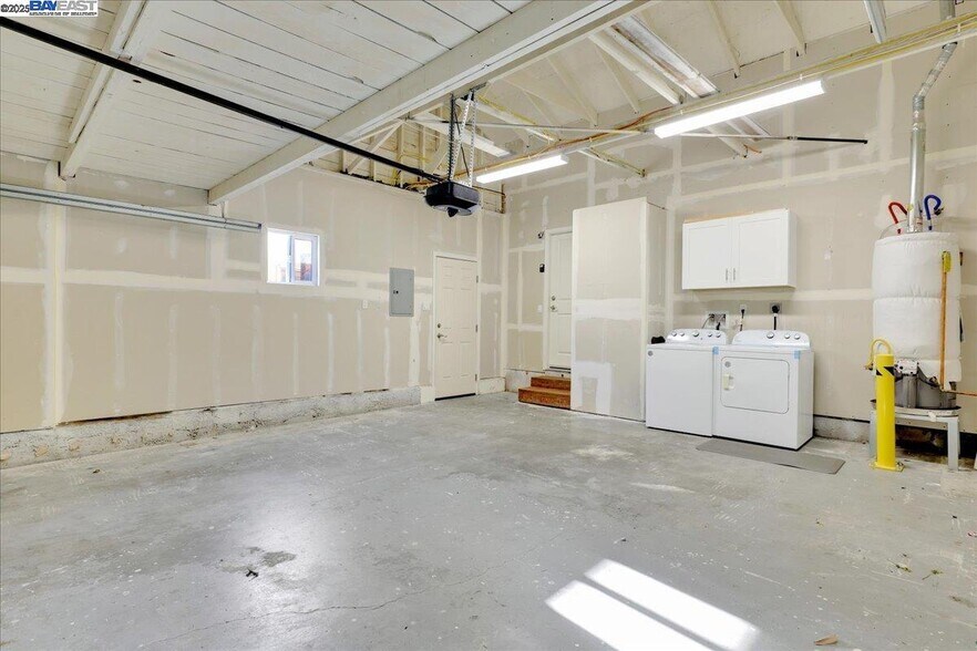 Building Photo - 1827 Bandoni Ave