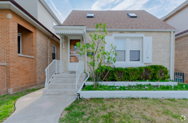 Building Photo - 3406 N Natoma Ave