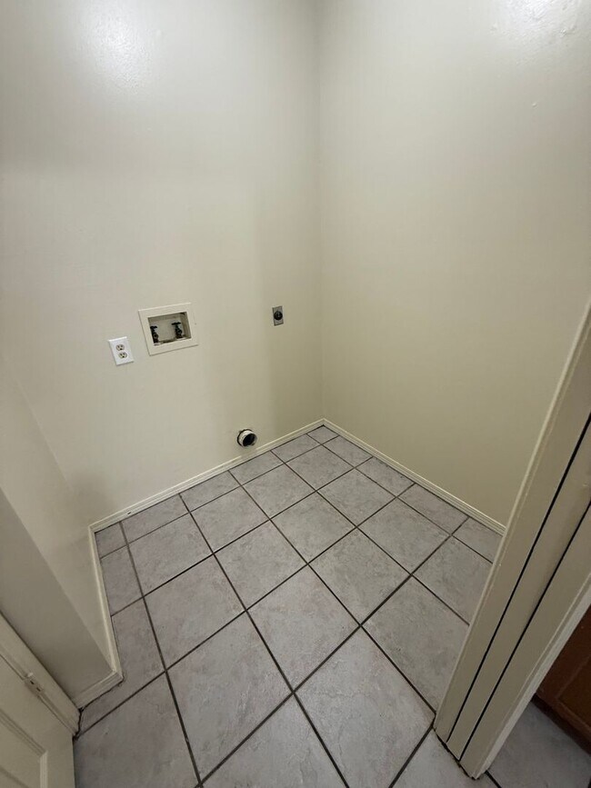 Building Photo - 222-224 Cane Hill St