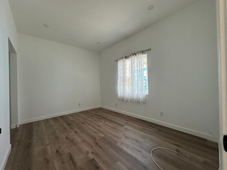 Building Photo - 455 W Cowles St