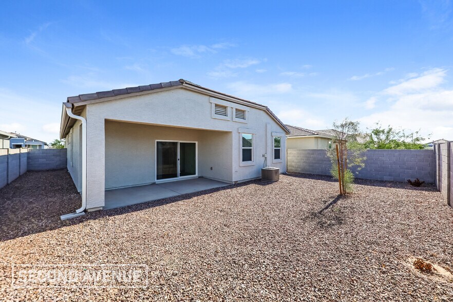 Building Photo - 18363 W Artemisa Ave