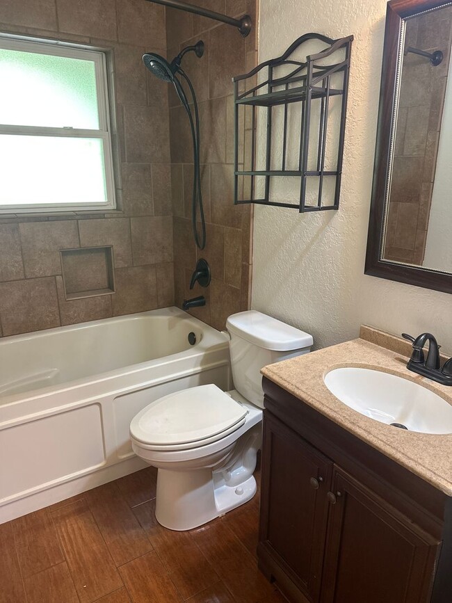 Building Photo - ~ 3/2/1 For Rent in Midtown Tyler ~