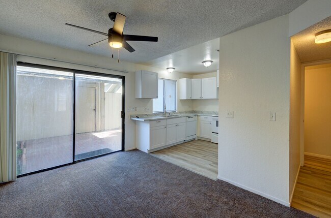 Building Photo - 4676 E Alamos Ave