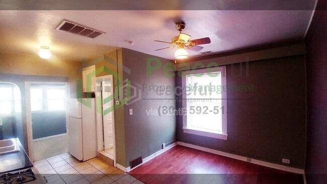 Building Photo - 217 D St E